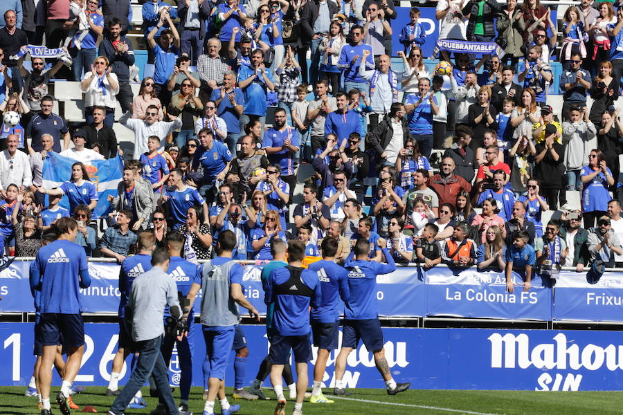 Dos millares de aficionados apoyan al Oviedo en el último entrenamiento antes del derbi