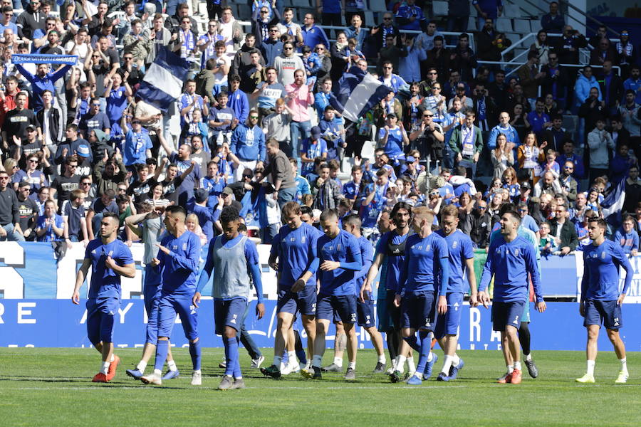 Dos millares de aficionados apoyan al Oviedo en el último entrenamiento antes del derbi