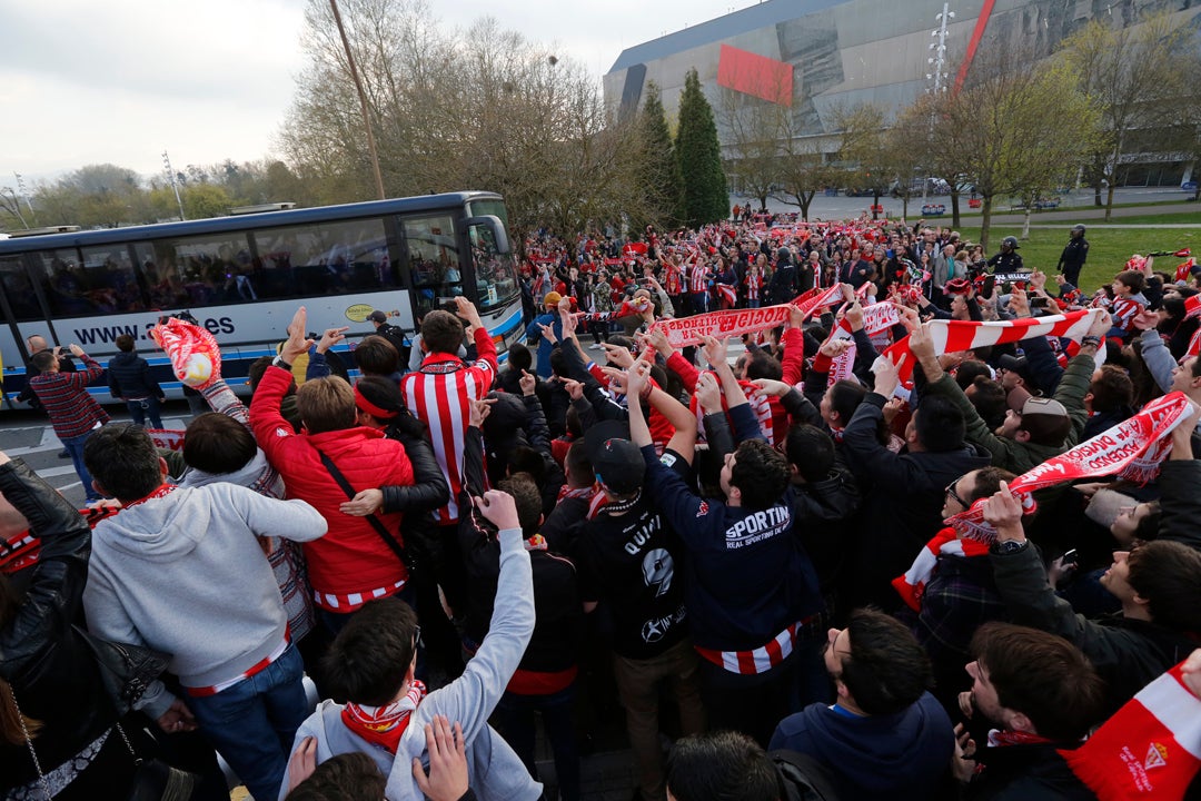 Los sportinguistas, animados antes del partido más esperado.