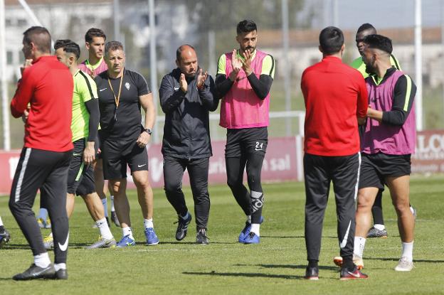 El equipo se despide con aplausos de la afición en Mareo. 