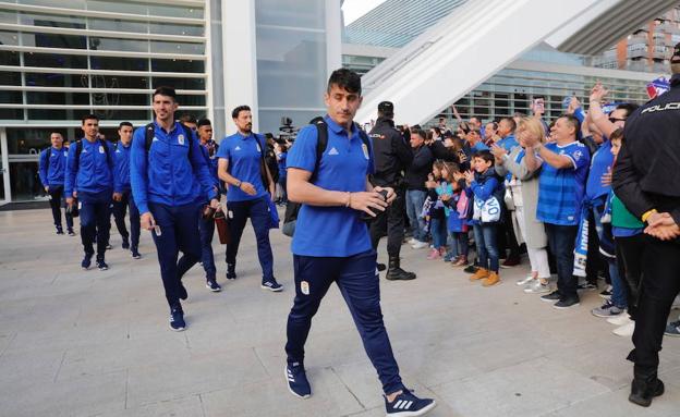 El Real Oviedo, rumbo a El Molinón para disputar el derbi ante el Sporting