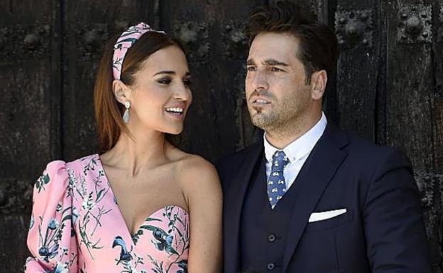 La pareja, con su hija. :: E. C.