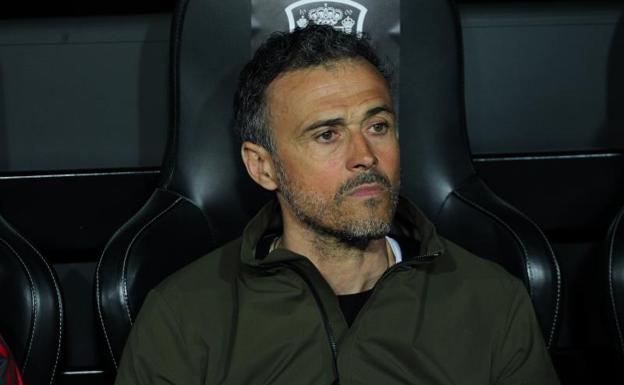 Luis Enrique, durante el partido entre España y Noruega disputado en Mestalla. 