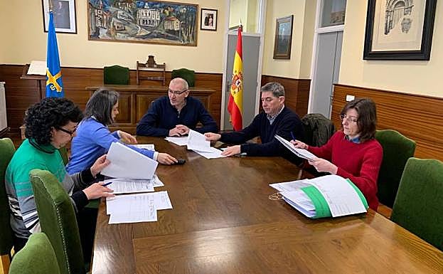 Allande adjudica el acondicionamiento del acceso al barrio del Chano