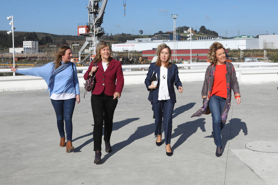 La presidenta del Congreso ha estado acompañada por las candidatas del PP a la Alcaldía de Avilés, el Principado y el Congreso: Esther Llamazares, Teresa Mallada y Paloma Gázquez. 