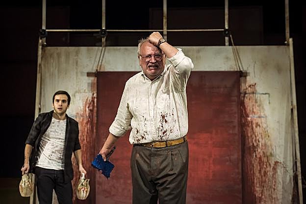 Ricardo Gómez y Juan Echanove, en 'Rojo'. :: E. C.