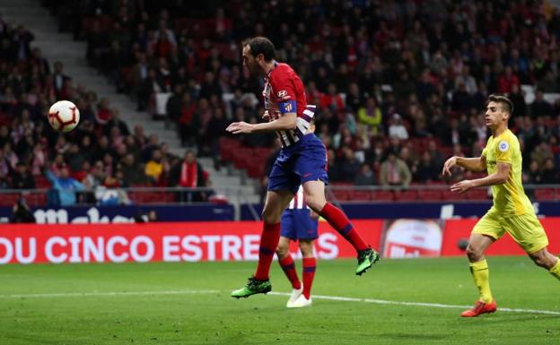 Godín marca el primer gol del Atlético. 