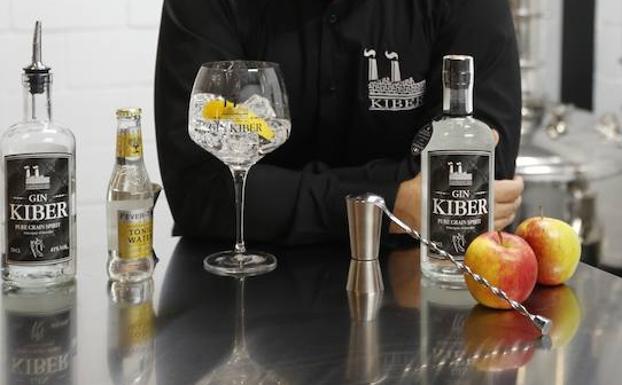 La ginebra asturiana Gin Kiber, medalla de plata en el International Spirits Challenge