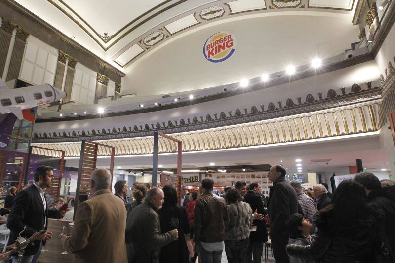 El edificio que albergó obras teatrales, cine y operaciones de estética se suma a la comida rápida de la mano del grupo Nalón.