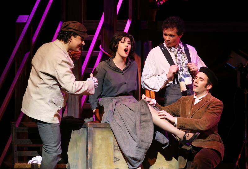 'El sobre verde' hizo disfrutar del «teatro total» a un público que viajó por los locos años veinte del chotis al tango pasando por el charlestón 