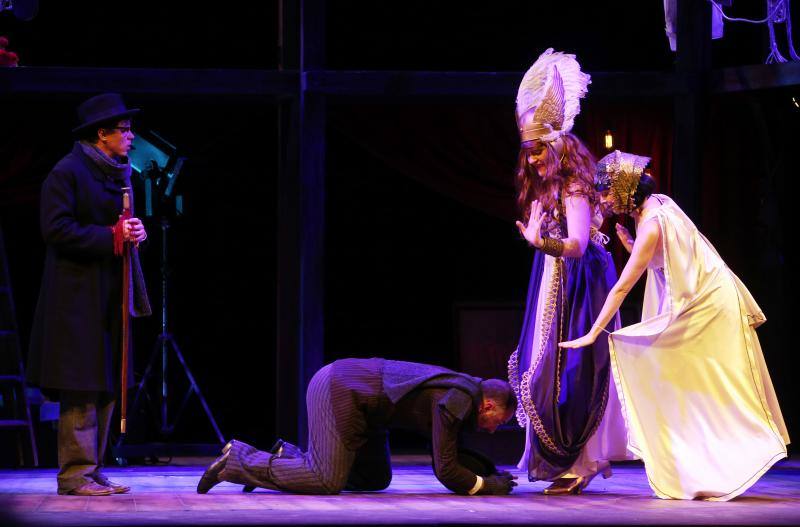 'El sobre verde' hizo disfrutar del «teatro total» a un público que viajó por los locos años veinte del chotis al tango pasando por el charlestón 