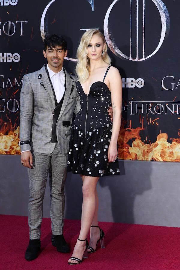 Los actores y otras presonalidades posan en la premiere de la temporada número 8 en el Radio City Music Hall de Nueva York