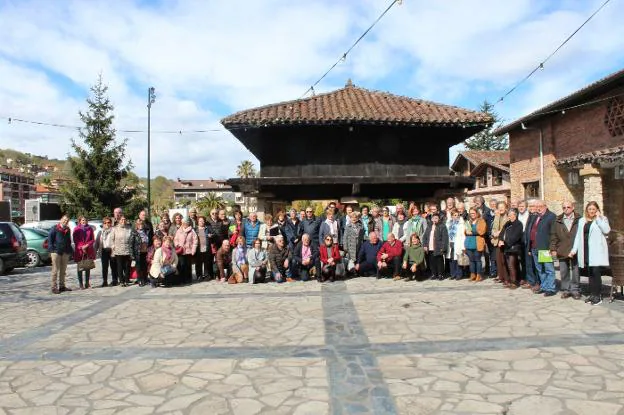 Setenta personas participaron en el encuentro de asociaciones del Oriente, celebrado en la finca Villa María de Cangas de Onís. 