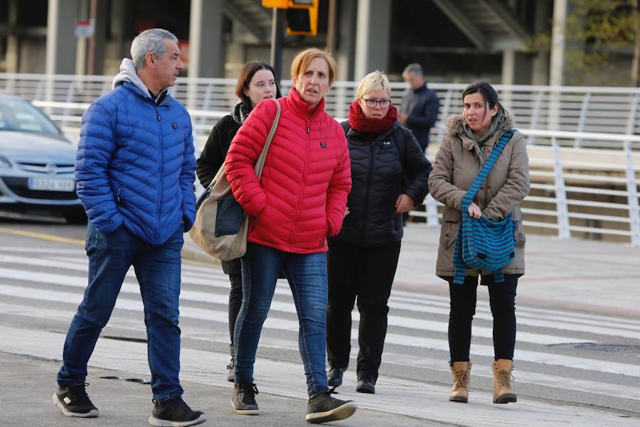 Más de 20.700 personas se han inscrito para presentarse a las oposiciones convocadas por el Sespa para cubrir 232 plazas de auxiliar administrativo. El examen se desarrolla en dos turnos en el ferial Luis Adaro de Gijón.