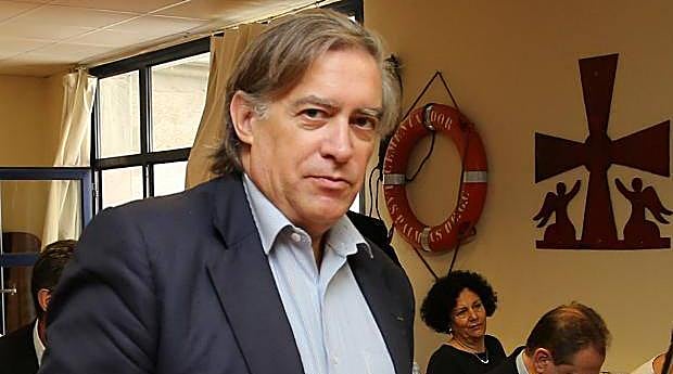 López-Asenjo contrapone la «total lealtad» de su equipo a quien quiere imponer «personalismos»