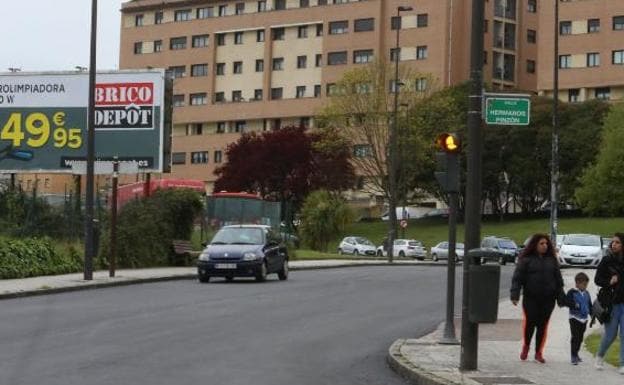 La calle que conecta con Villalegre ya luce nuevo asfalto. 