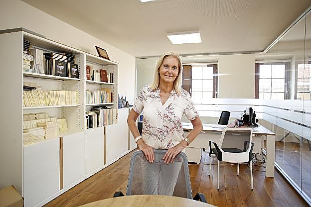 Isabel Moro, en su despacho en el Ateneo Jovellanos. 
