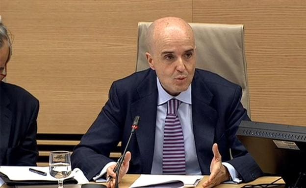 El inspector del Banco de España José Antonio Delgado, durante su comparecencia en 2017 en la comisión del Congreso sobre la crisis financiera.