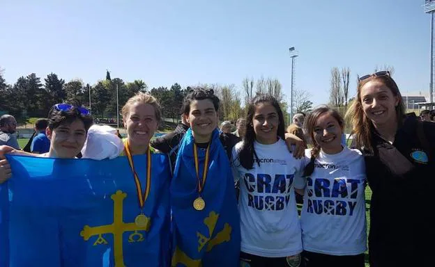 Lucía, Olaya, Sara, Bea, Alicia y Berta García, también asturiana y exjugadora del CRAT.