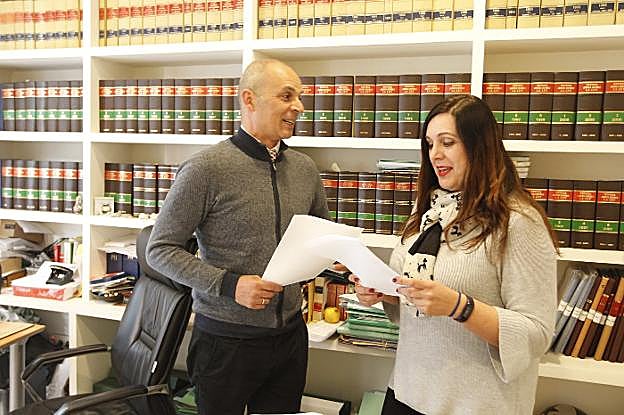 Los abogados Ricardo Martínez Matute y Laura Llano. 