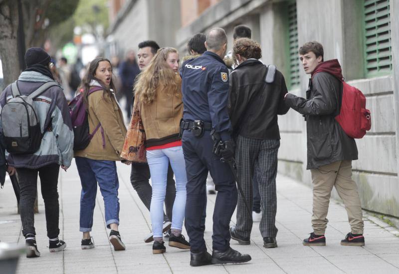 Un joven ha resultado herido en un altercado entre jóvenes tras un acto de Vox en el campus del Milán de la Universidad de Oviedo.