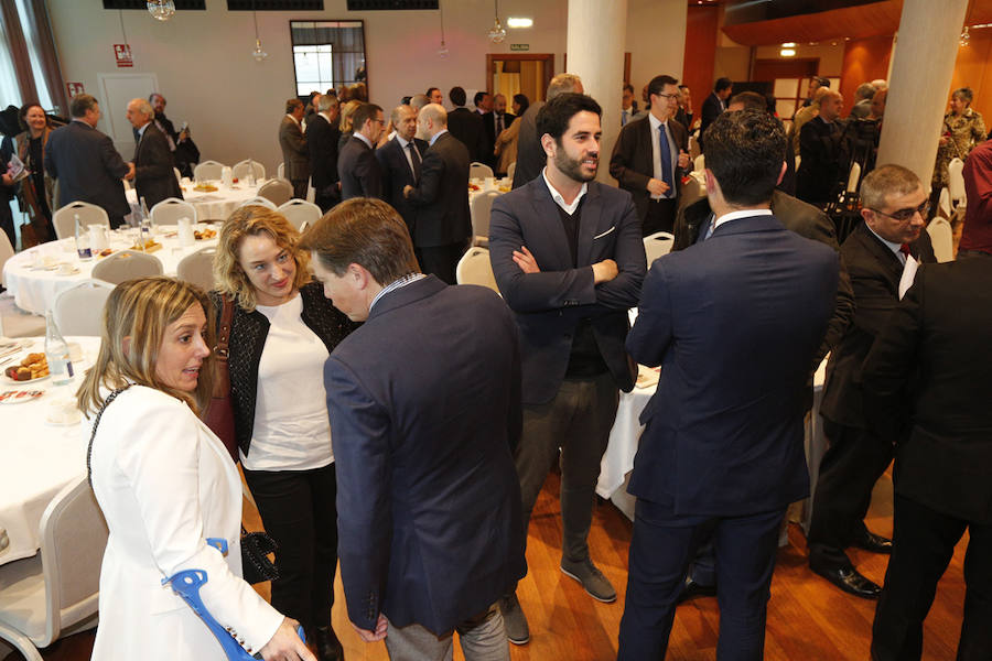 El Hotel Abba Playa de Gijón acogió el evento en el que cuatro expertos analizarone el futuro del área metropolitana de Asturias. La mesa redonda fue moderada por el director del periódico, Marcelino Gutiérrez. El profesor Fermín Rodríguez, el ingeniero Jorge Rodríguez y las economistas Eva Rodríguez y María Calvo fueron los especialistas que participaron en la jornada. 