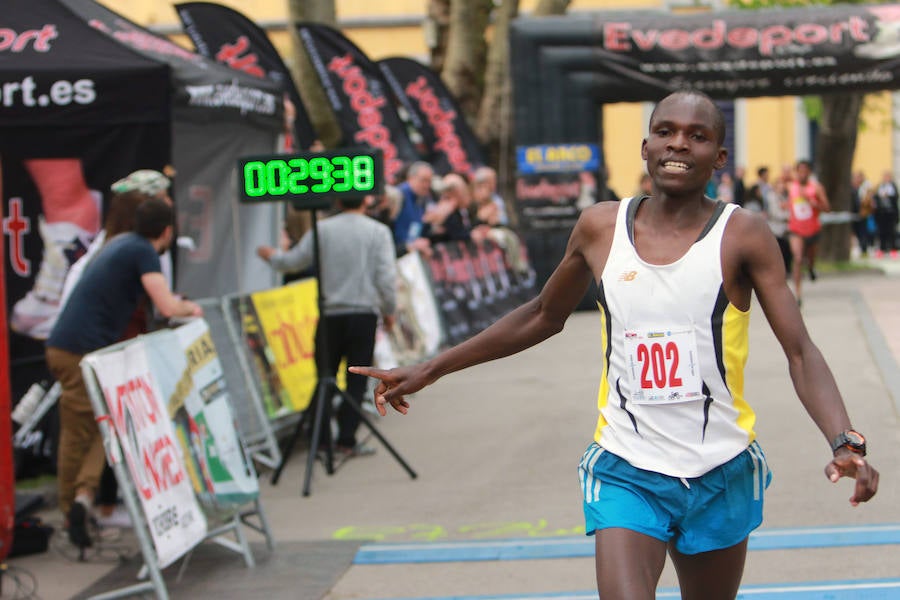 La jornada ha acompañado a los participantes en esta carrera.