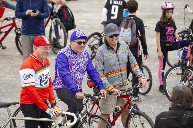 Organizada por 30 Días en Bici y Emulsa, la cita contó con la participación de unas trescientas personas 