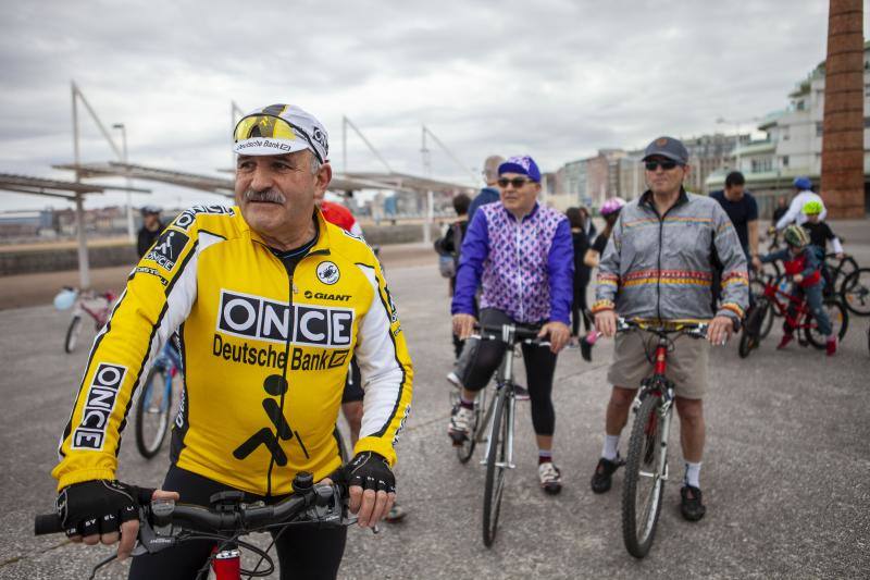 Organizada por 30 Días en Bici y Emulsa, la cita contó con la participación de unas trescientas personas 