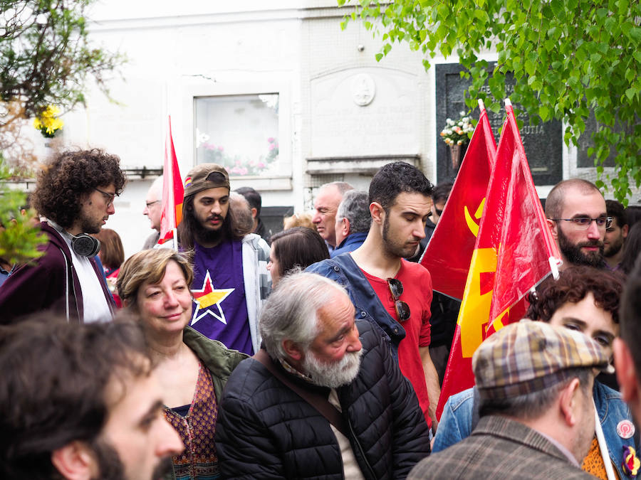 Al acto, que se ha llevado a cabo con motivo del Día de la República, han acudido representantes locales del PSOE e IU
