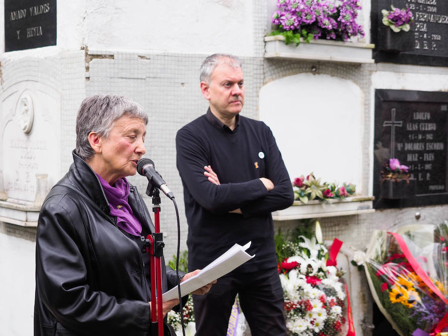 Al acto, que se ha llevado a cabo con motivo del Día de la República, han acudido representantes locales del PSOE e IU