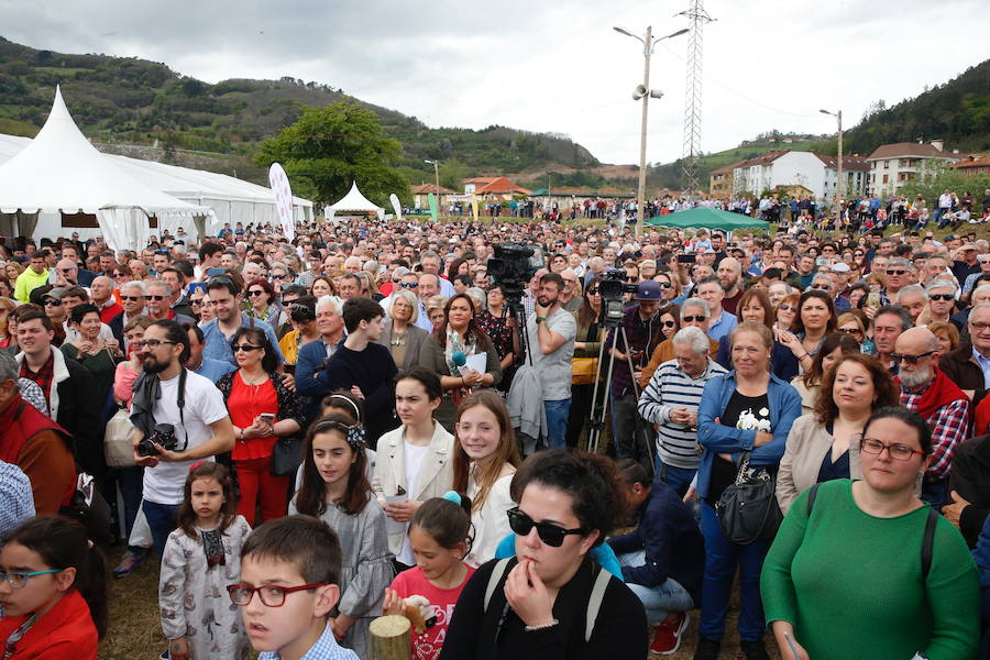 El afortunado pescador que lo echó a tierra, a cebo natural, fue el ovetense Fernando López Castro