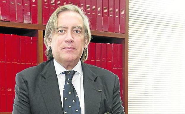 López-Asenjo, en la hemeroteca de EL COMERCIO. 