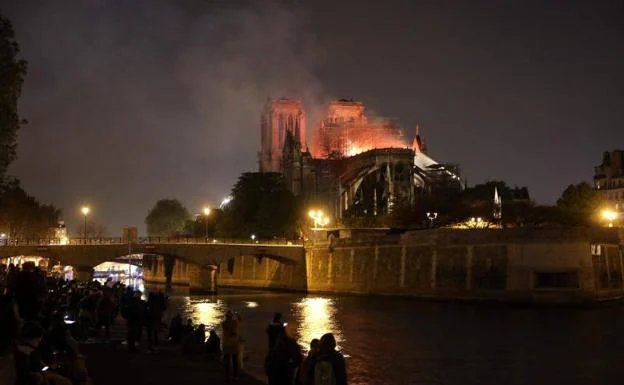 Incendio en la catedral de Notre Dame de Paris 