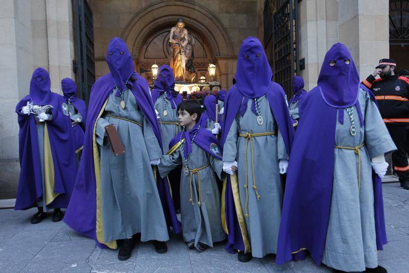 La procesión del Martes Santo congregó a numerosas personas en su recorrido