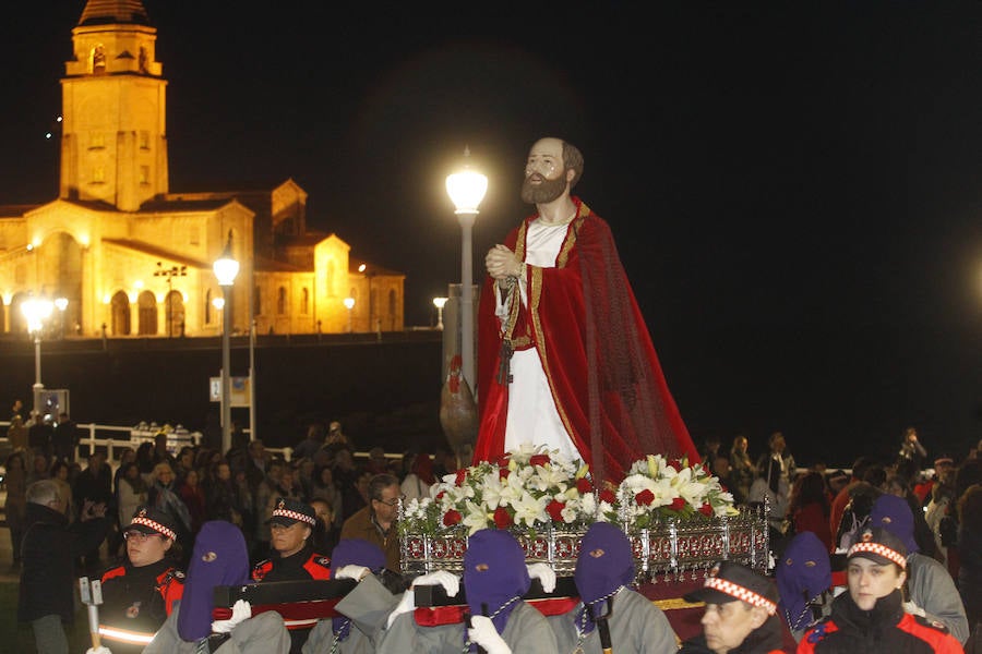 La procesión del Martes Santo congregó a numerosas personas en su recorrido