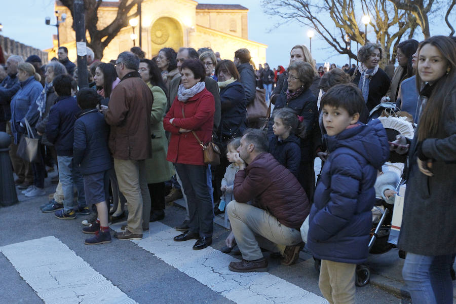 La procesión del Martes Santo congregó a numerosas personas en su recorrido