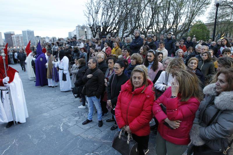 La procesión del Martes Santo congregó a numerosas personas en su recorrido