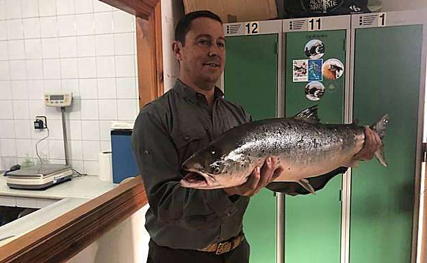 Ricardo Navarro, con el campanu.