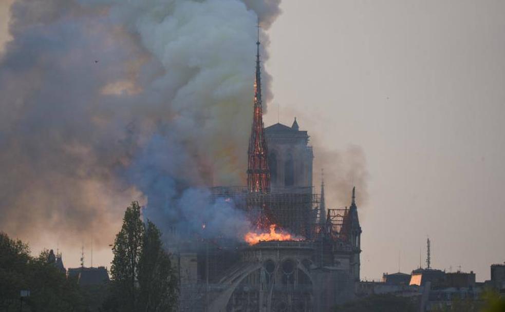 El fuego devasta la catedral de Notre Dame y sobrecoge Francia | El  Comercio: Diario de Asturias