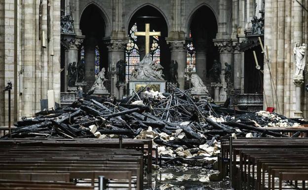Macron promete reconstruir Notre Dame «en cinco años y hacerla más bella»