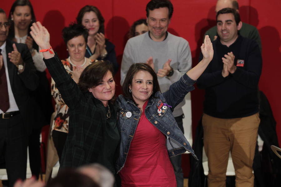 Tras visitar el casco antiguo de Oviedo junto a la vicesecretaria del PSOE, Adriana Lastra, el líder de la Federación Socialista Asturiana, Adrián Barbón, y el alcalde de la capital asturiana, Wenceslao López, la vicepresidenta del Gobierno ha participado en un mitin en el auditorio Príncipe Felipe ante unas 400 personas.