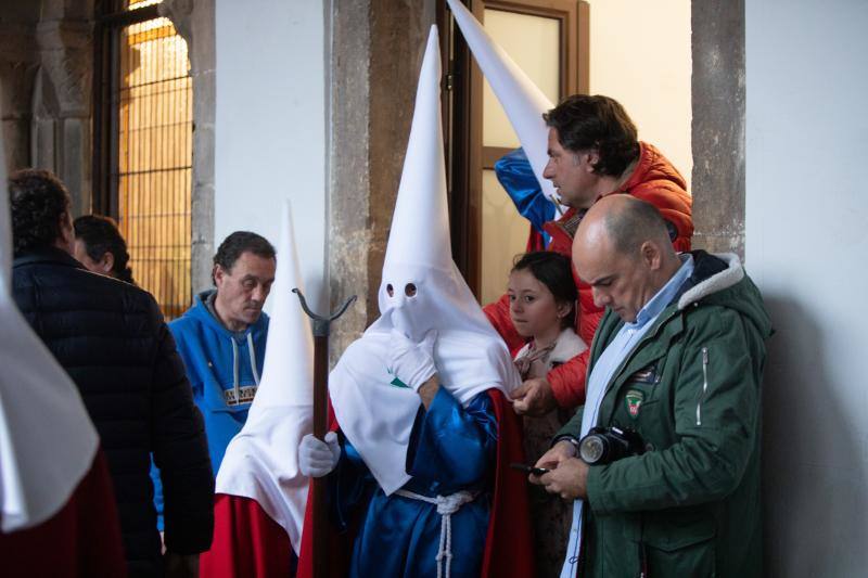 El beso de Judas logró procesionar, pero la incesante lluvia de la tarde impidió los Sanjuaninos cumplir con el Silencio