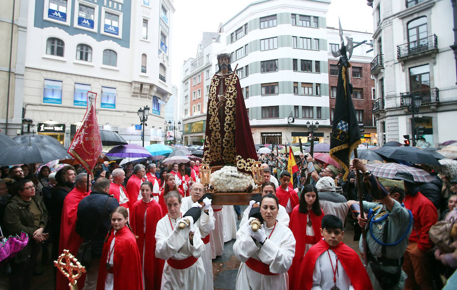 La basílica de San Juan acogió la ceremonia del indulto que tenía previsto celebrarse a las puertas del Tribunal Superior de Justicia. 