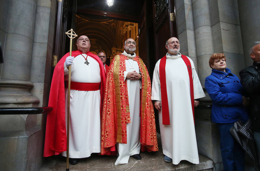 La basílica de San Juan acogió la ceremonia del indulto que tenía previsto celebrarse a las puertas del Tribunal Superior de Justicia. 