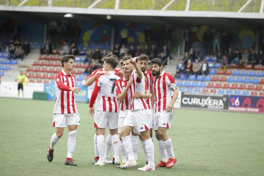 Derrota del Langreo frente a un Bilbao Athletic (0-2) que mostró en Ganzábal la pegada que añoraron los locales.