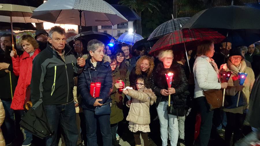 Miles de personas acompañaron eN Luarca a la imagen hasta La Atalaya