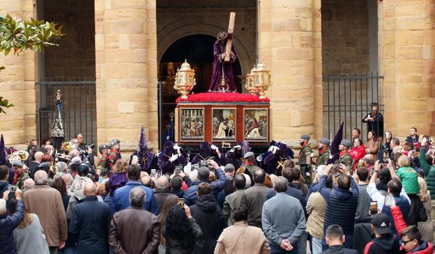 Nuestro padre Jesús Nazareno a la salida de la iglesia parroquial de los Dominicos.