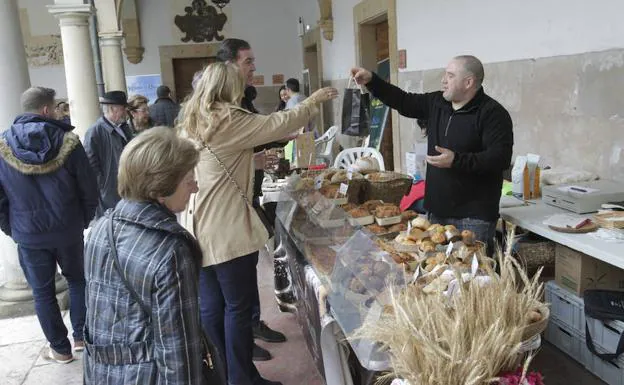 Mercado solidario y brindis por la sidra