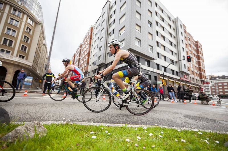 La competición organizada por el Academia Civil-CNSO en las inmediaciones de la playa de Poniente fue, de nuevo, uno de los grandes referentes deportivos de la ciudad de la mañana de Viernes Santo.